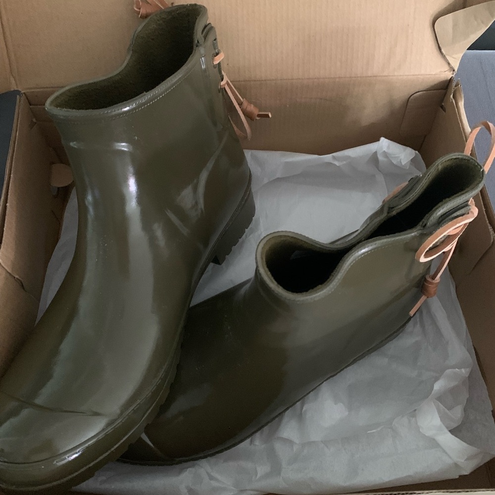 Sperry Walker Turf Rain Boot Olive green. New with box
